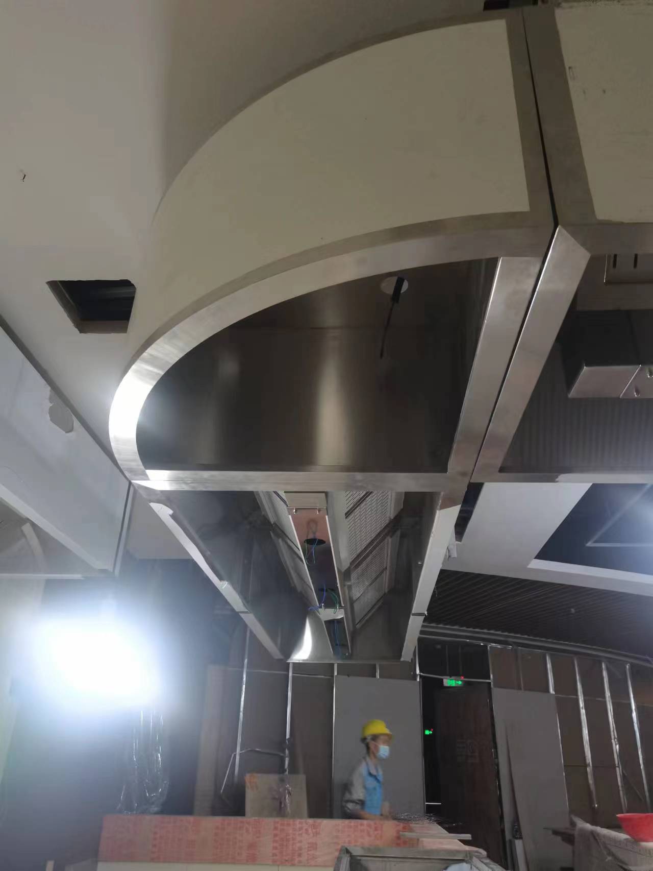 餐饮店自装vs专业排烟施工成本差异-1