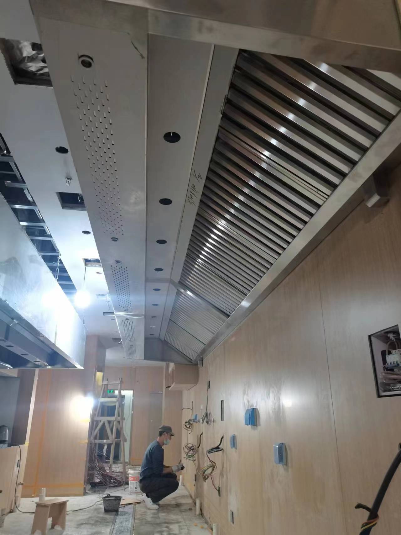 智能排烟控制系统的未来趋势与挑战探索未来的排烟系统如何更好地适应多样环境与需求-3